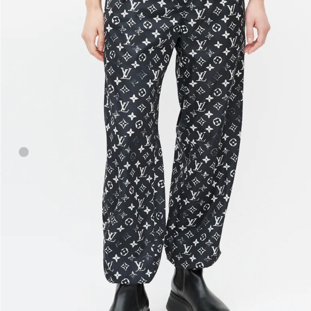 Louis Vuitton logo track pant NWT size 40
